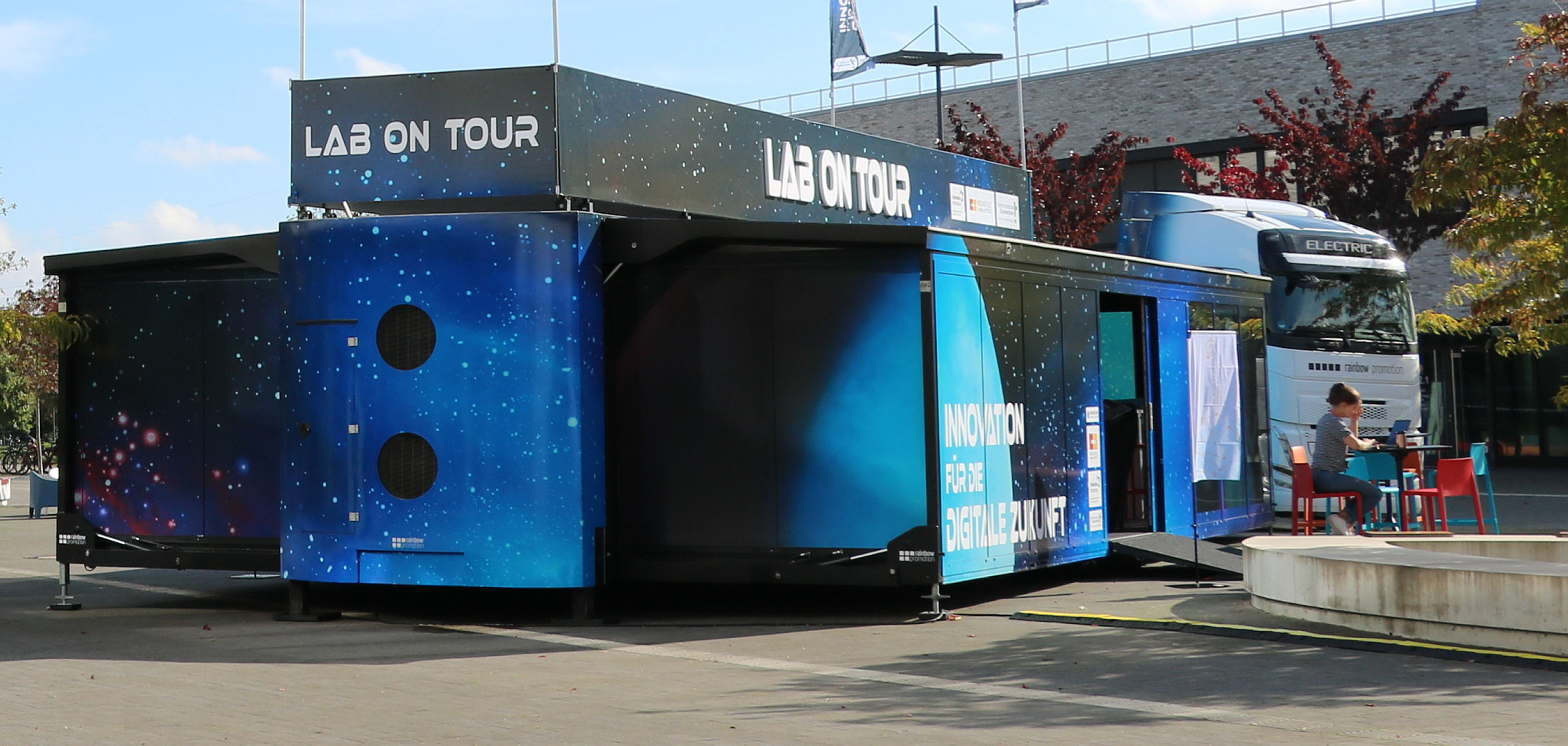 Lab-on-Tour - der Science-Truck